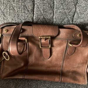 Fossil brown leather bag in like new condition!